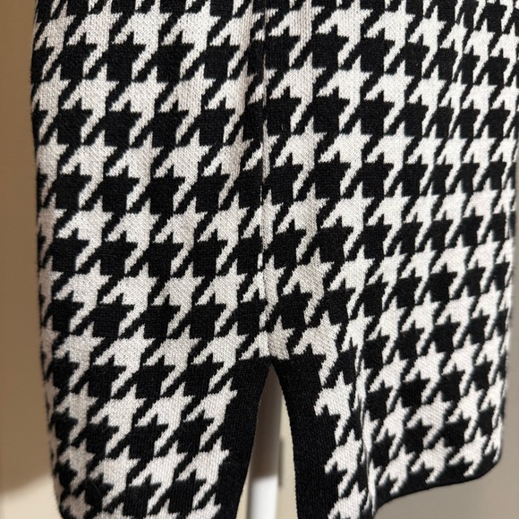 Chico’s Women’s Cashmere Blend Black White Houndstooth Sweater Tank 1 Medium - Picture 11 of 16